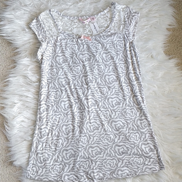 Women sleepwear gown /top - Picture 4 of 8